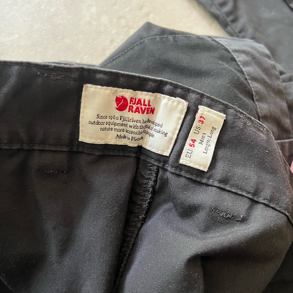 Fjällräven Men's Black Cargo Pants - Picture 2 of 4